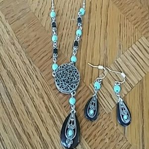 Necklace and earring set